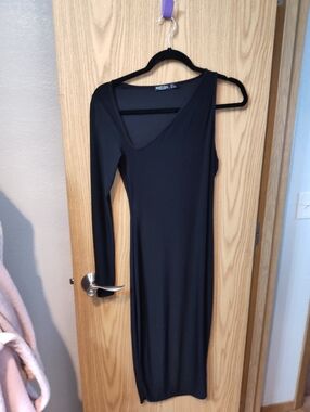 Asymmetrical One-Sleeve Black Dress Nasty Gal